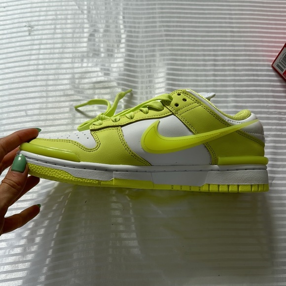 Women’s Nike dunk low twist lemon size 8 new - Picture 2 of 4